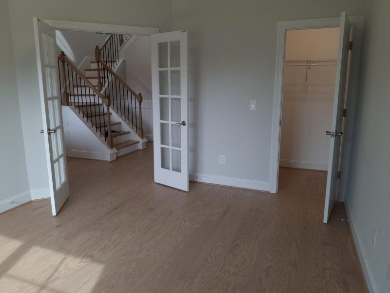 Spacious, unfurnished interior of a new home in Weybridge, Burlington (Image 33).