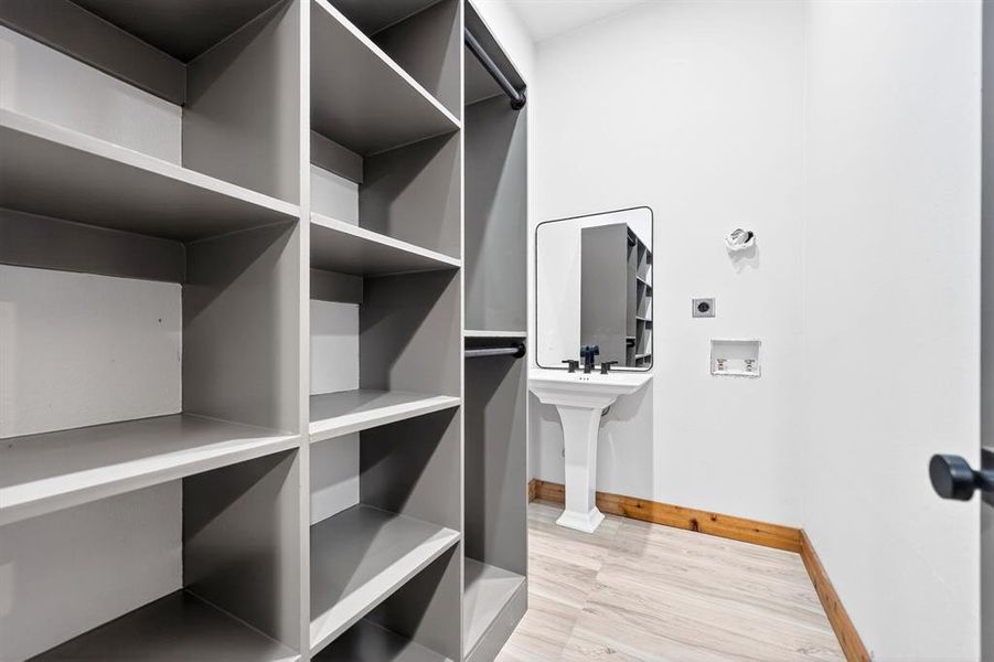 Furnished interior view inside a new home in , Mabank (Image 26). Furnished interior view inside a new home in , Mabank (Image 26).