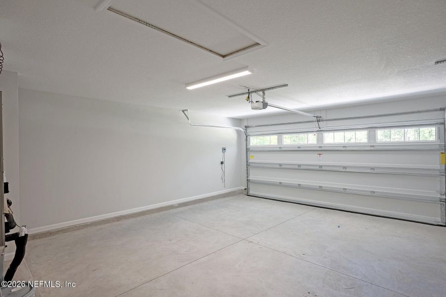Spacious, unfurnished interior of a new home in , Jacksonville (Image 17).