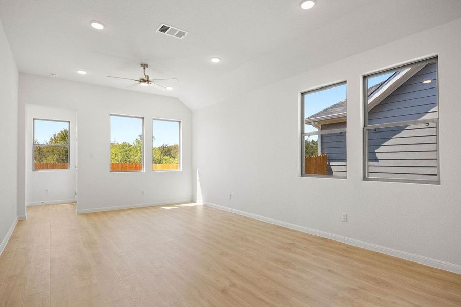 Spacious, unfurnished interior of a new home in Trinity Ranch, Elgin (Image 26).
