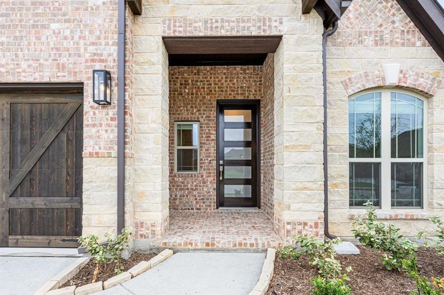 Exterior details and patio area of a home in Meraki, Forney (Image 3).
