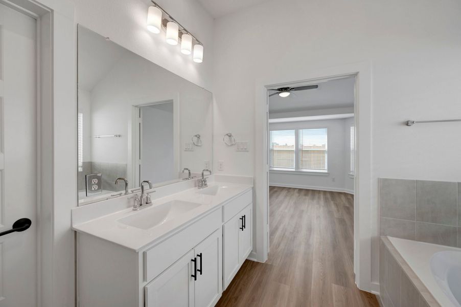 Owner's Bathroom Owner's Bathroom