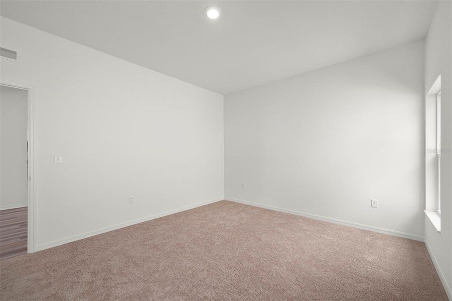 Spacious, unfurnished interior of a new home in Tula Parc, Astatula (Image 20).