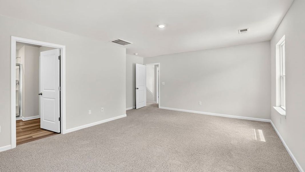 Spacious, unfurnished interior of a new home in Bentley Park, Greenwood (Image 32).