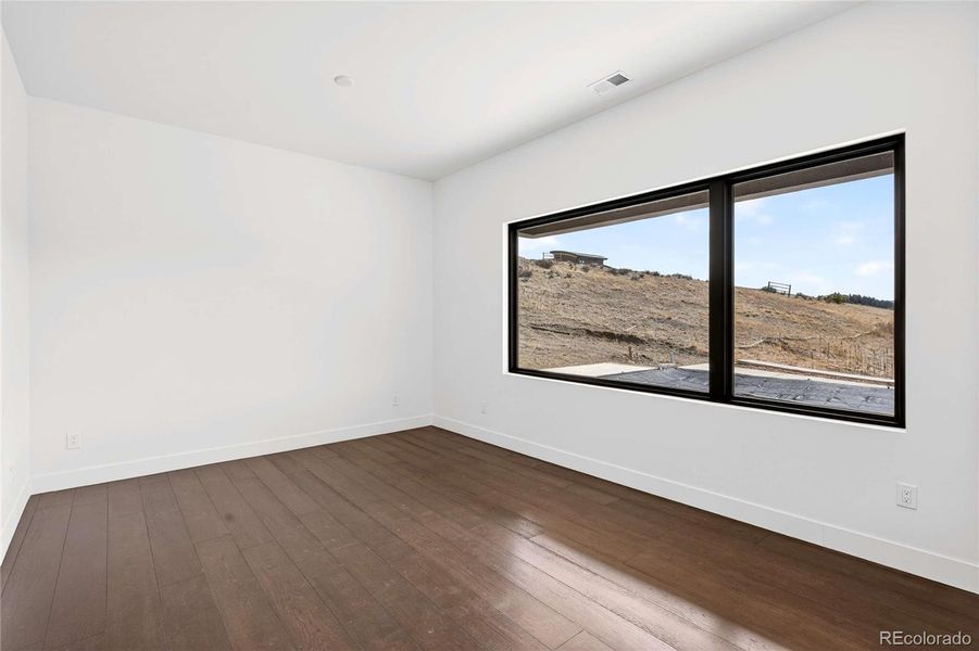 Spacious, unfurnished interior of a new home in , Golden (Image 35).