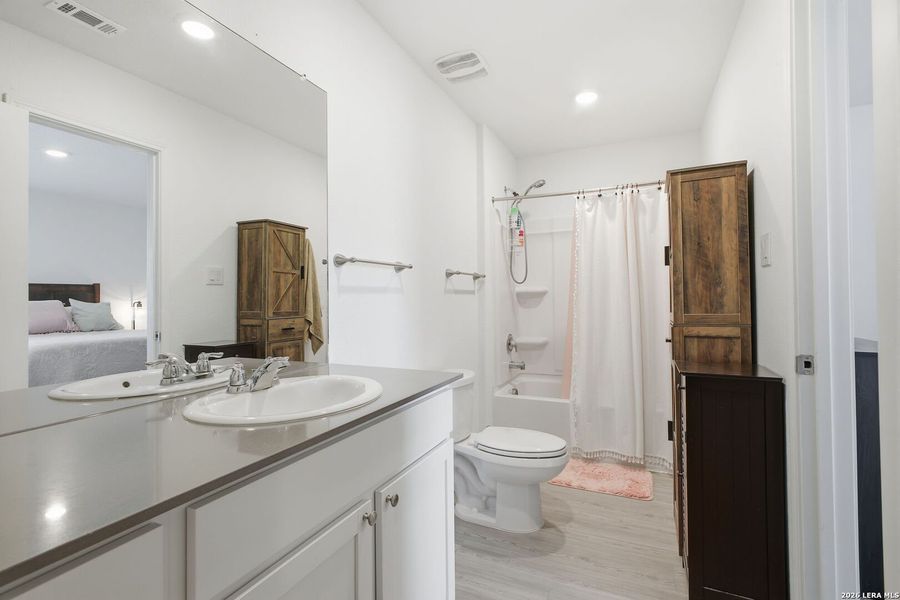 Furnished interior view inside a new home in Lodi Grove, Floresville (Image 7).
