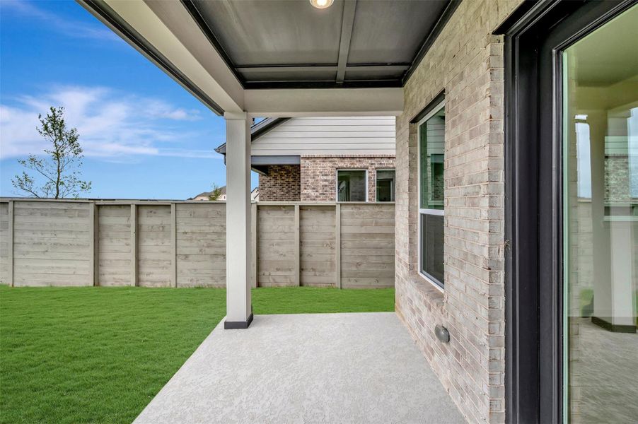 Exterior details and patio area of a home in , League City (Image 3).