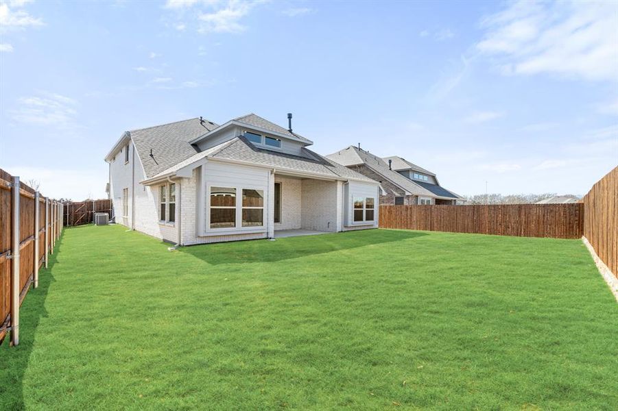 Exterior details and patio area of a home in Addison Hills, Cedar Hill (Image 25).