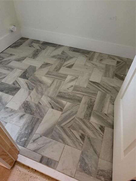 Spacious, unfurnished interior of a new home in , Clermont (Image 4).