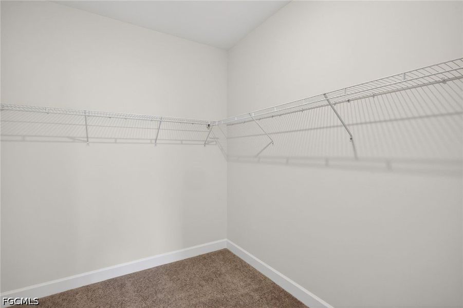 Spacious, unfurnished interior of a new home in Cape Coral, Cape Coral (Image 25).