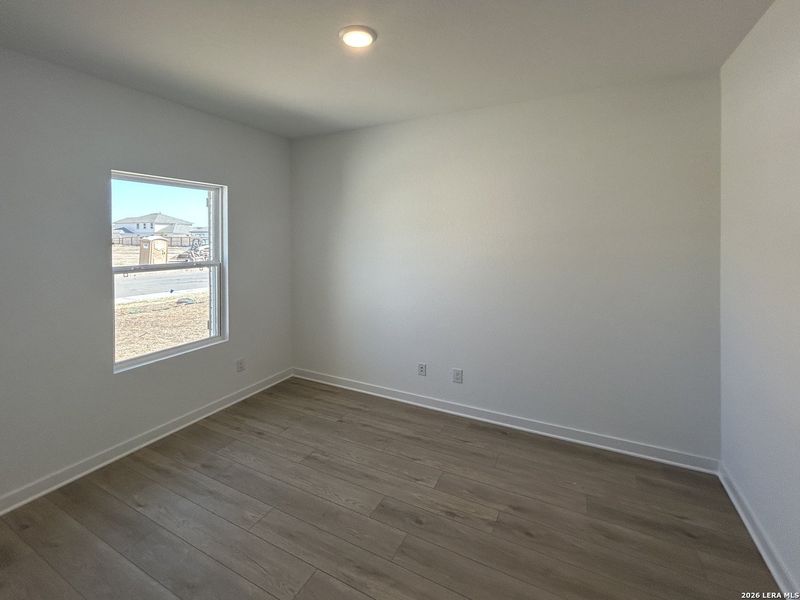 Spacious, unfurnished interior of a new home in Hennersby Hollow, San Antonio (Image 15).
