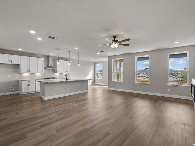 Spacious, unfurnished interior of a new home in Potranco Oaks, Castroville (Image 25).