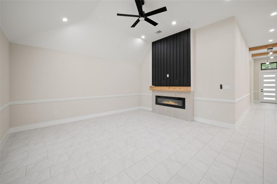 Spacious, unfurnished interior of a new home in , Porter (Image 41).