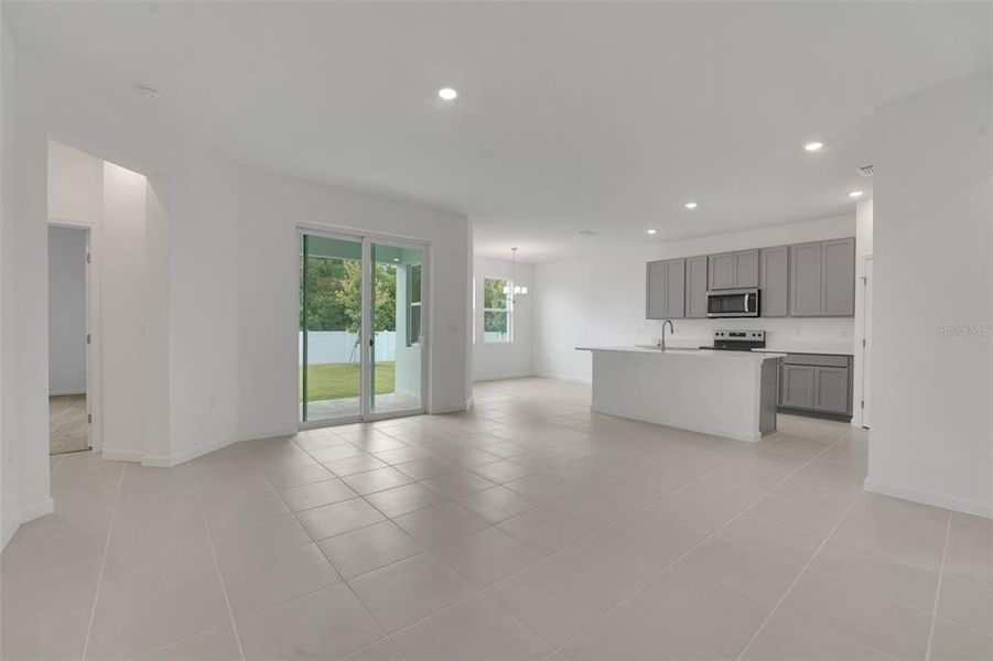 Spacious, unfurnished interior of a new home in Annabelle Estates, Winter Haven (Image 26).