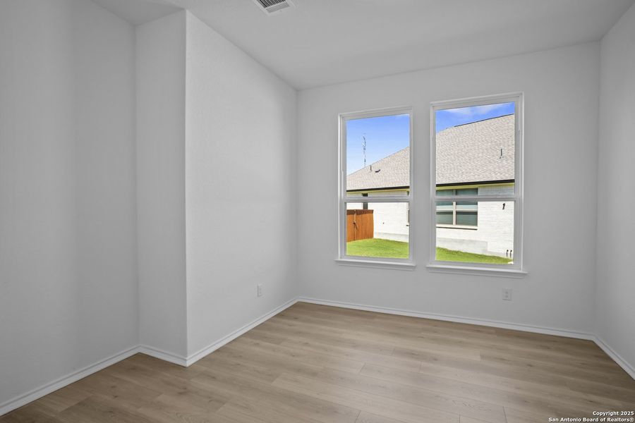 Spacious, unfurnished interior of a new home in Foxbrook, Cibolo (Image 17).