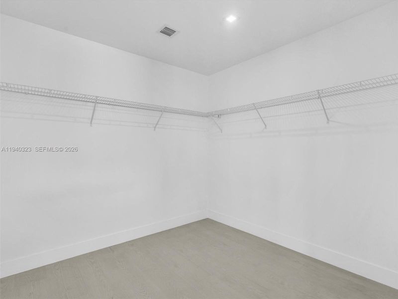 Spacious, unfurnished interior of a new home in , Dania Beach (Image 29).