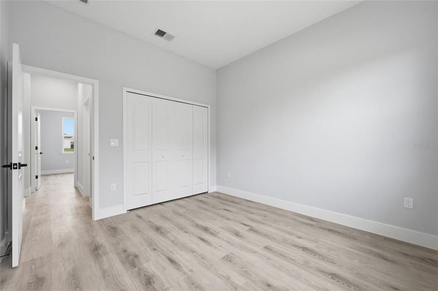 Spacious, unfurnished interior of a new home in , Ocala (Image 27).