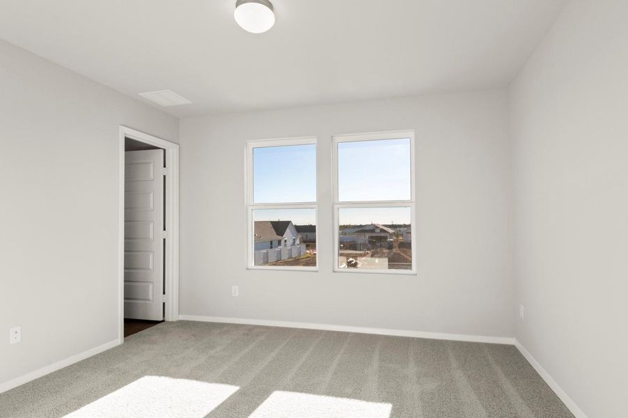 Spacious, unfurnished interior of a new home in Harvest Ridge, Elgin (Image 23).