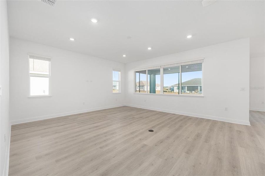 Spacious, unfurnished interior of a new home in , Ocala (Image 35).