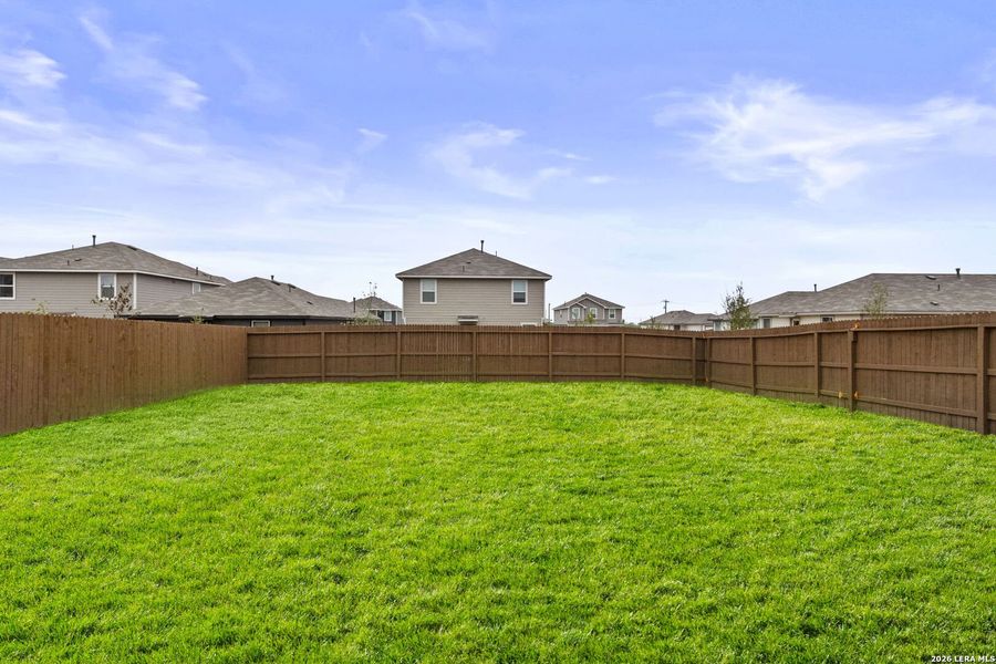 Exterior details and patio area of a home in Avenida, Converse (Image 3).