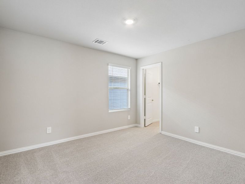 Spacious, unfurnished interior of a new home in Oak Ridge Park, Corinth (Image 14).
