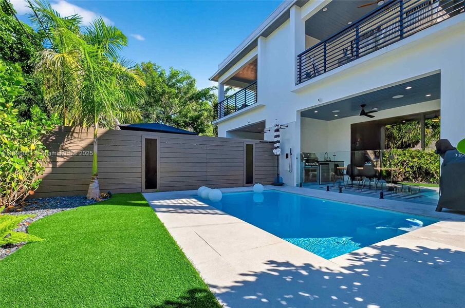 Exterior details and patio area of a home in , Fort Lauderdale (Image 2).