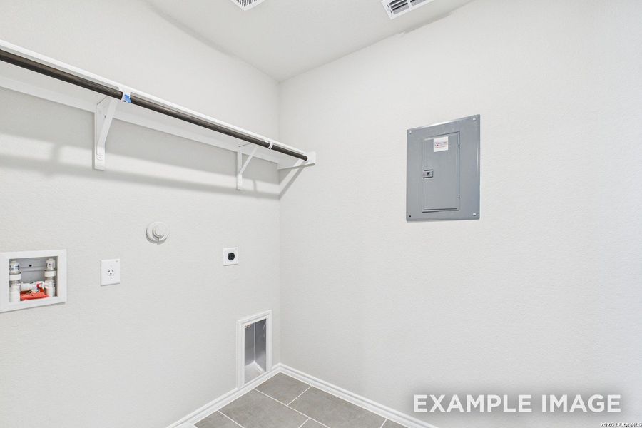 Spacious, unfurnished interior of a new home in Cedar Heights, San Antonio (Image 24).