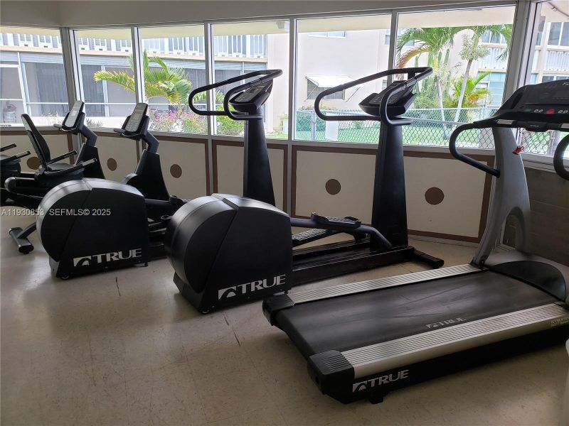 Community amenities in , Hallandale Beach (Image 15).