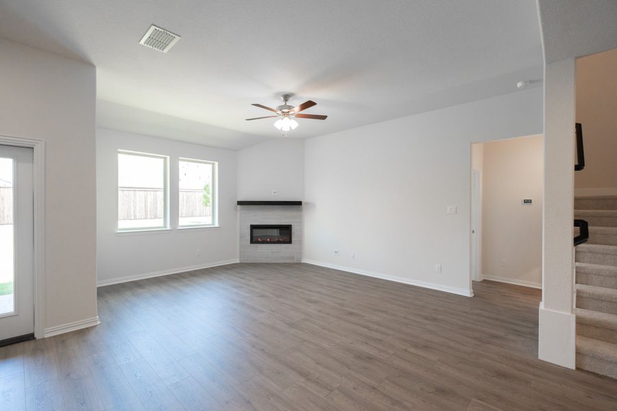 Spacious, unfurnished interior of a new home in Lake Pointe, Little Elm (Image 21).