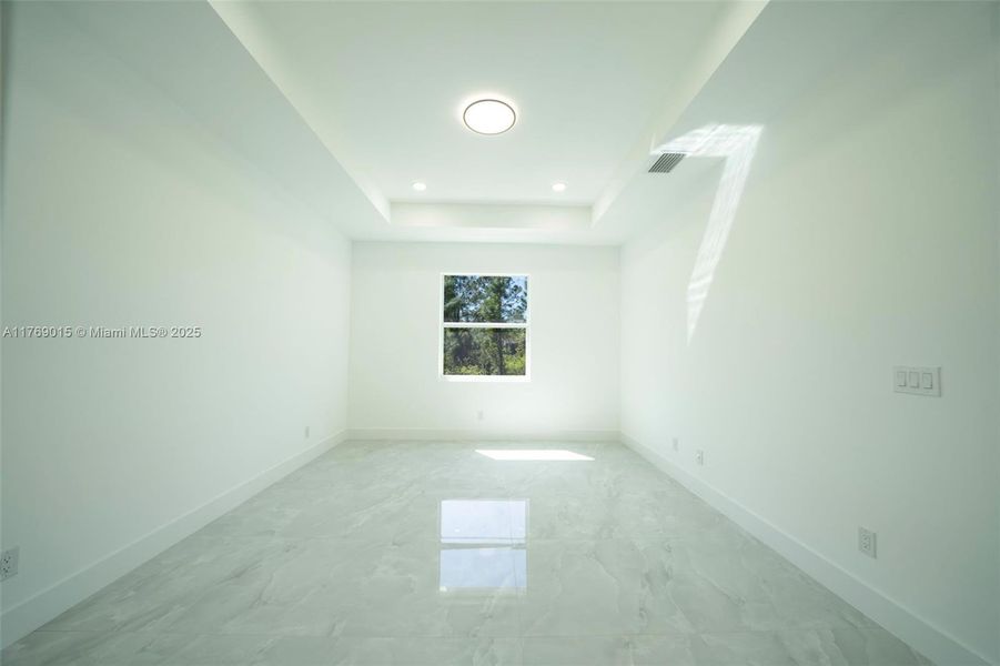 Spacious, unfurnished interior of a new home in , Lehigh Acres (Image 11).