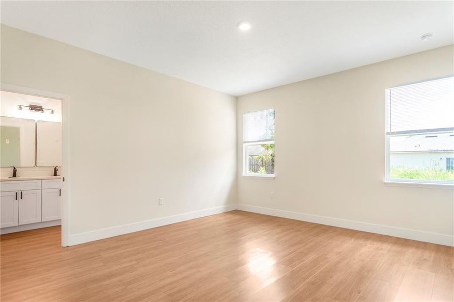 Spacious, unfurnished interior of a new home in , Ocala (Image 30).