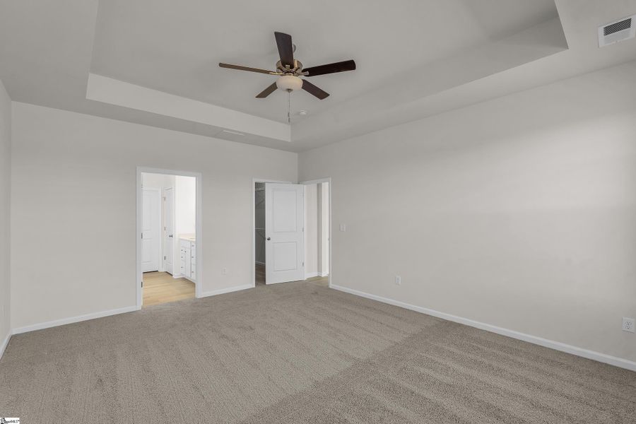 Spacious, unfurnished interior of a new home in Lynbrook, Boiling Springs (Image 24).