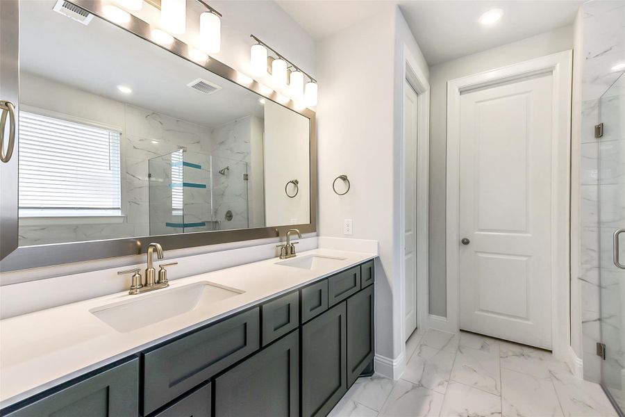 Furnished interior view inside a new home in Evergreen 40', Conroe (Image 8). Furnished interior view inside a new home in Evergreen 40', Conroe (Image 8).