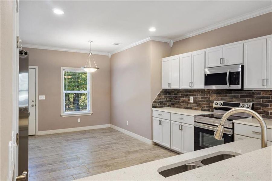 Furnished interior view inside a new home in , Corsicana (Image 7).