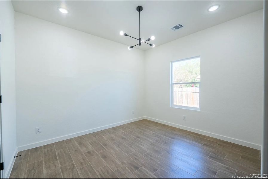 Spacious, unfurnished interior of a new home in , La Vernia (Image 9).