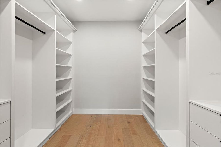 Spacious, unfurnished interior of a new home in , Orlando (Image 31).