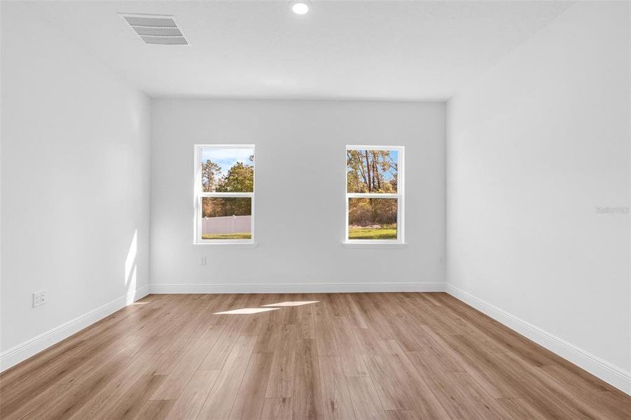 Spacious, unfurnished interior of a new home in , Ocala (Image 21).