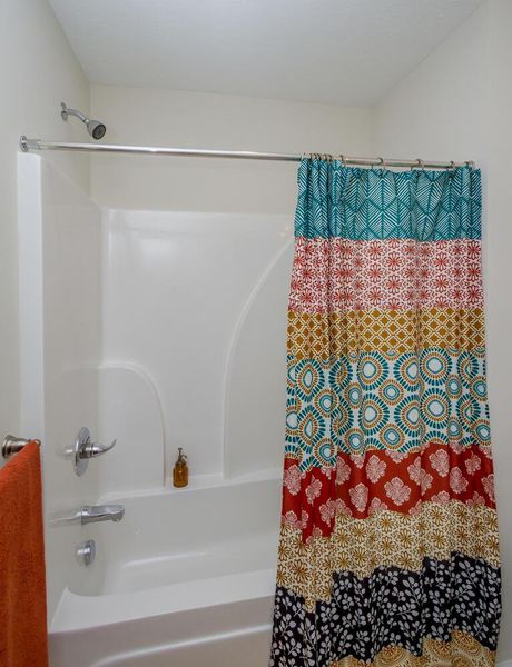 2045 Sinclair Drive Grovetown-large-045-035-Bathroom-766x1000-72dpi