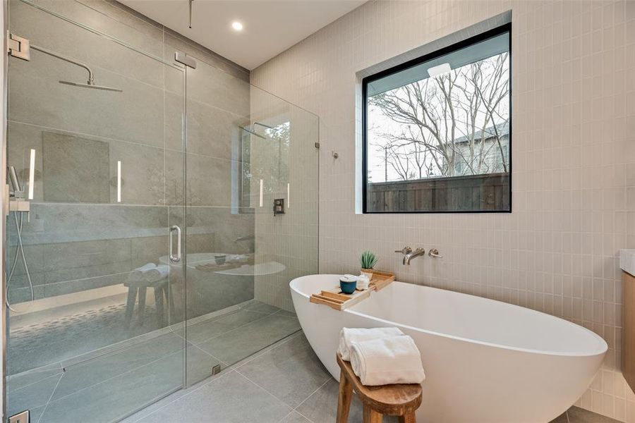 Furnished interior view inside a new home in , Dallas (Image 19).