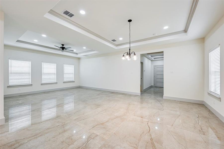 Living area/dining area