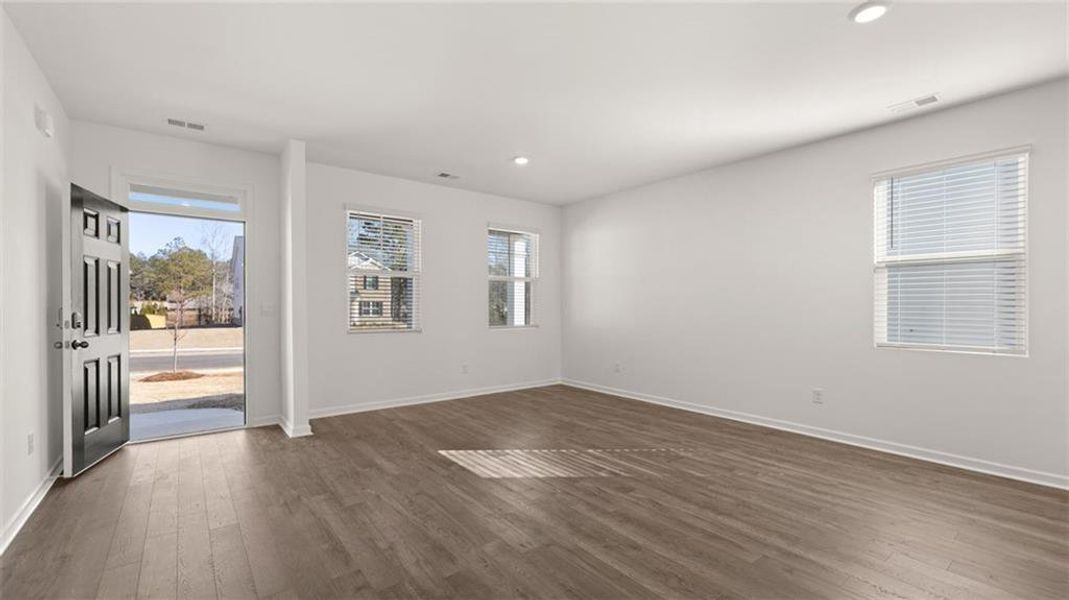 Spacious, unfurnished interior of a new home in Bridle Creek, Locust Grove (Image 26).