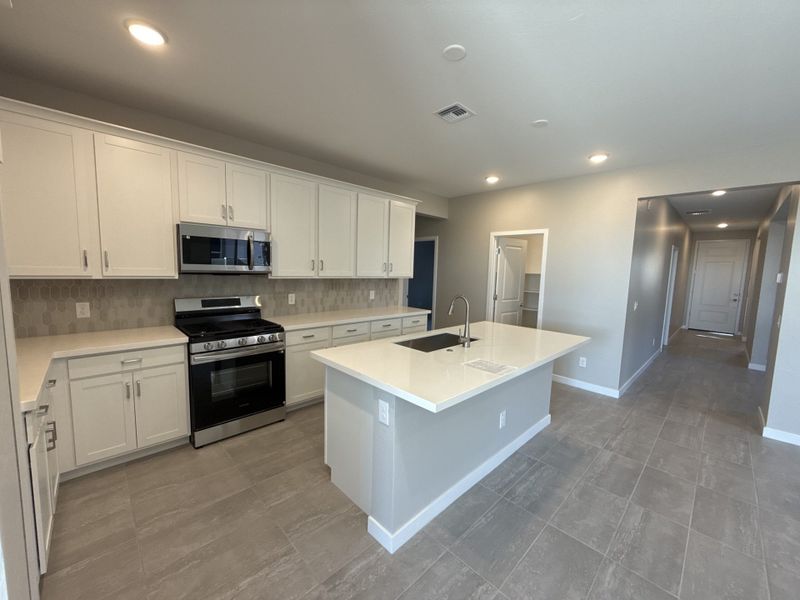 Lot 459 | Kitchen | Sabino | Sunrise - Canyon Series | Surprise, AZ | Landsea Homes