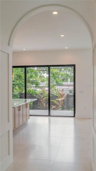 Spacious, unfurnished interior of a new home in , Tampa (Image 29).