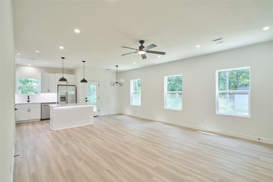 Spacious, unfurnished interior of a new home in , Livingston (Image 23).