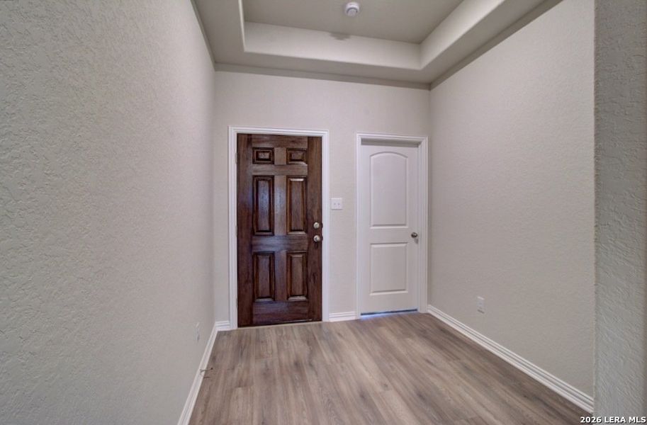 Spacious, unfurnished interior of a new home in Meyer Ranch - Enclave, New Braunfels (Image 19).