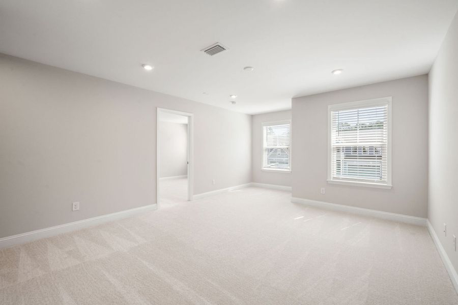 Spacious, unfurnished interior of a new home in Waterways, Richmond Hill (Image 74).