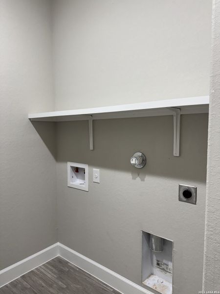 Spacious, unfurnished interior of a new home in , Spring Branch (Image 35).