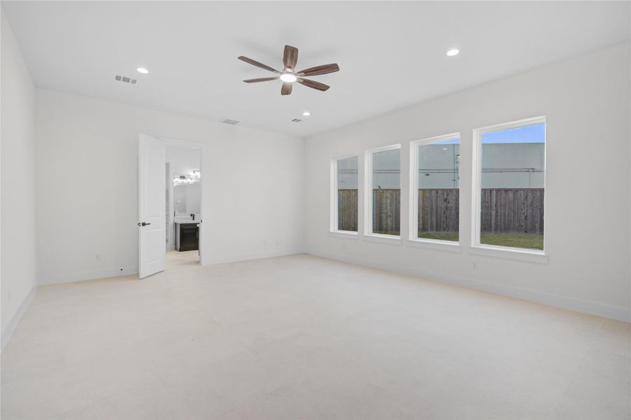 Spacious, unfurnished interior of a new home in , Houston (Image 20).