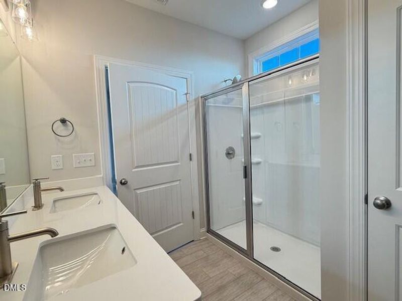 87 VR Primary shower