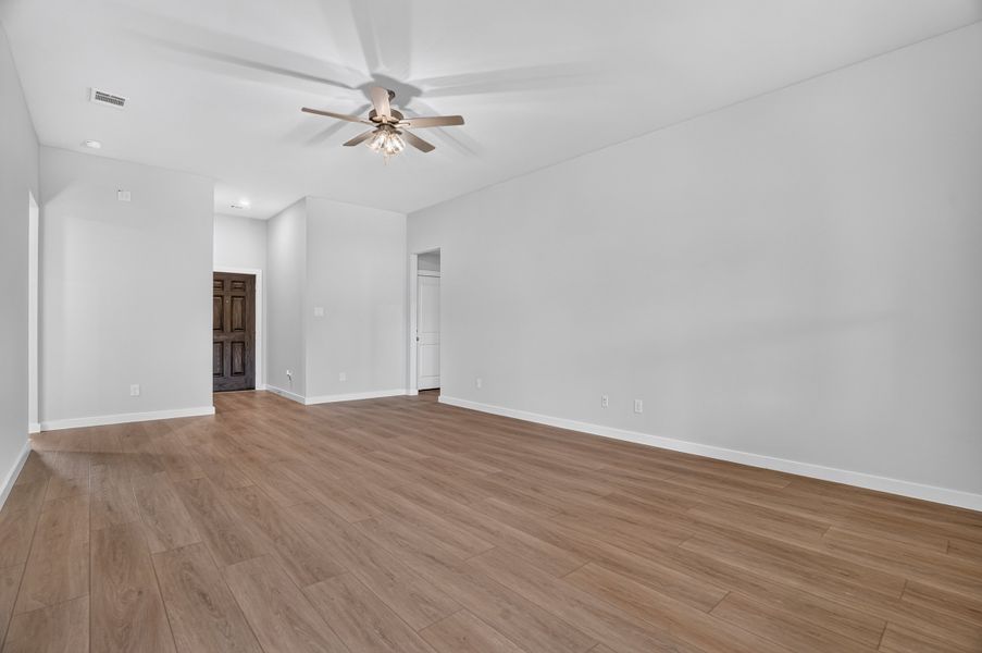 Spacious, unfurnished interior of a new home in Craftsman's Corner, Cleburne (Image 22).